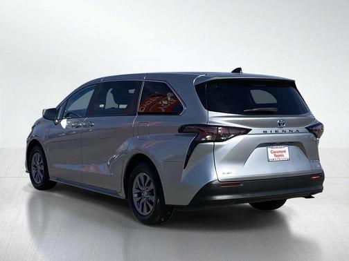2025 Toyota Sienna LE