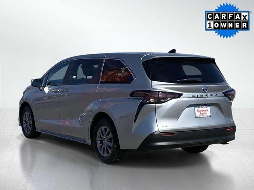 2025 Toyota Sienna LE