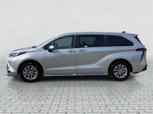 2025 Toyota Sienna XLE