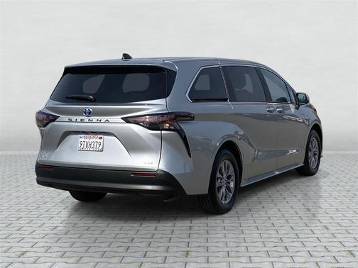 2025 Toyota Sienna XLE