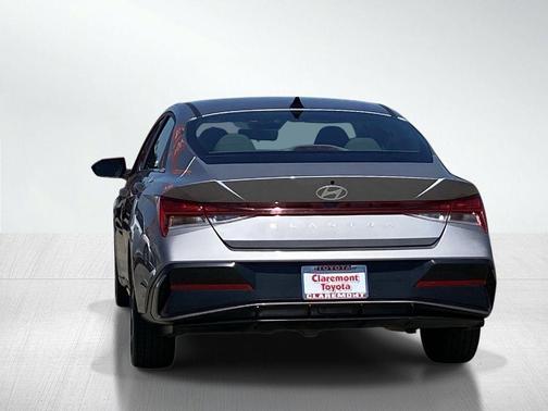 Fluid Metal 2025 Hyundai ELANTRA SEL