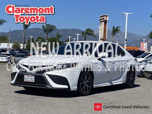 Super White 2021 Toyota Camry SE