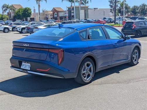 2025 Kia K4 LXS