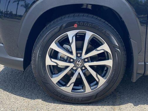 2025 Toyota Corolla Cross XLE