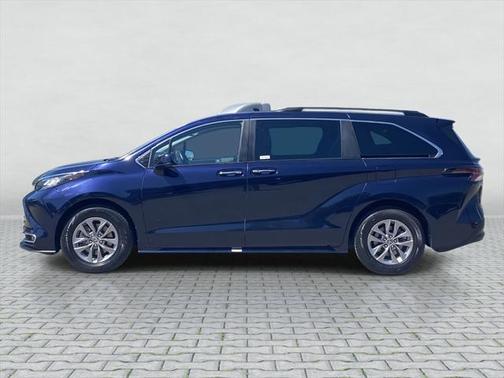 2023 Toyota Sienna XLE 8 Passenger