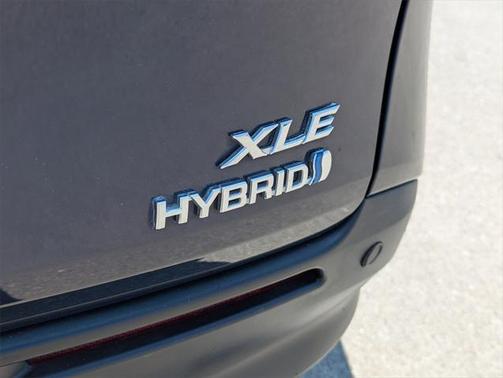 2023 Toyota Sienna XLE 8 Passenger