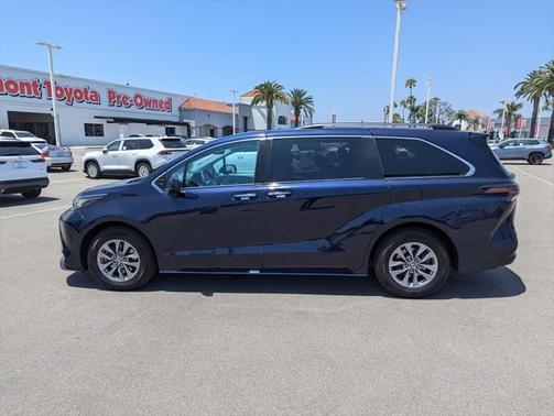 2023 Toyota Sienna XLE 8 Passenger