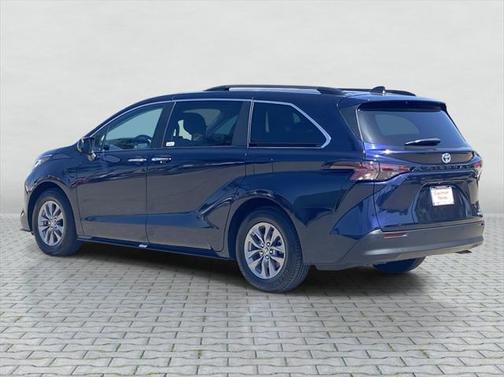 2023 Toyota Sienna XLE 8 Passenger