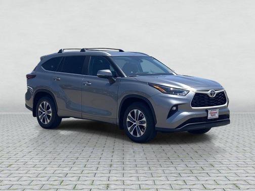 2025 Toyota Highlander XLE