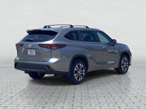 2025 Toyota Highlander XLE