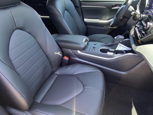2025 Toyota Highlander XLE