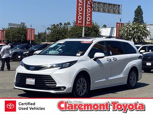 2025 Toyota Sienna XLE 8 Passenger