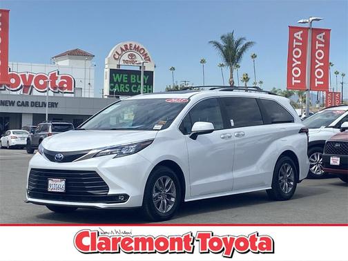 2025 Toyota Sienna XLE 8 Passenger