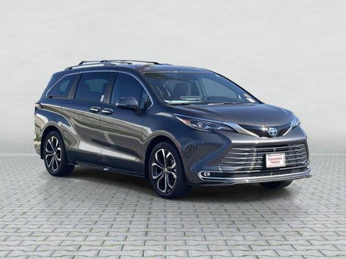 2025 Toyota Sienna Platinum