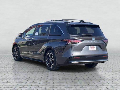 2025 Toyota Sienna Platinum