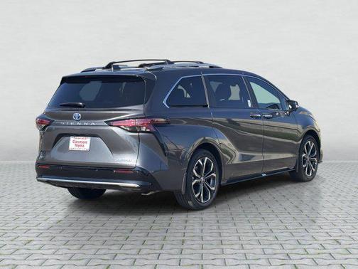 2025 Toyota Sienna Platinum