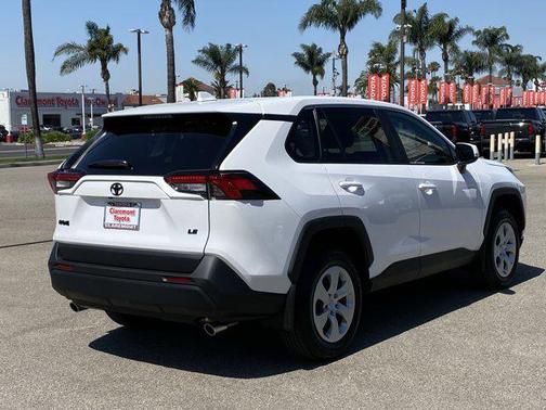 2025 Toyota RAV4 LE