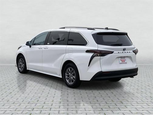 2024 Toyota Sienna LE