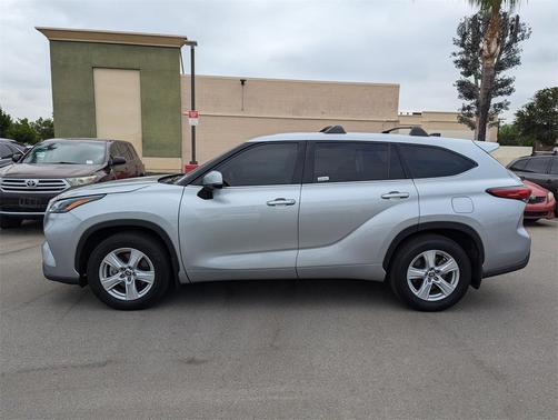 2022 Toyota Highlander LE