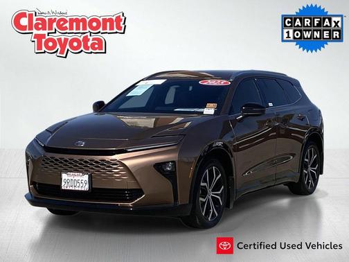 2025 Toyota Crown Signia XLE