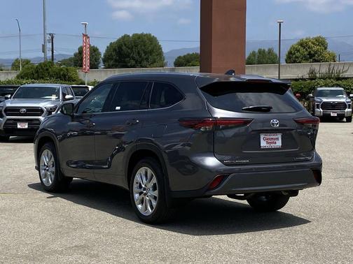 Magnetic Gray Metallic 2024 Toyota Highlander Limited