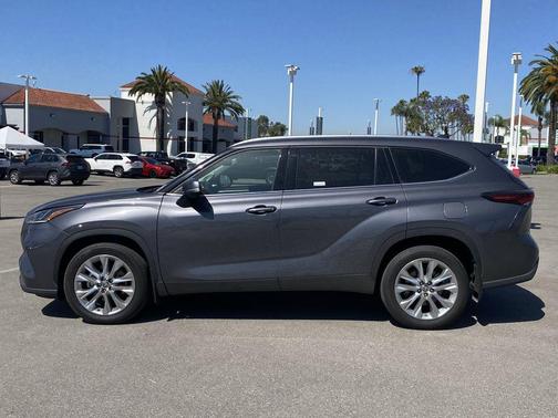 Magnetic Gray Metallic 2024 Toyota Highlander Limited