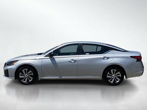 Brilliant Silver Metallic 2025 Nissan Altima S FWD