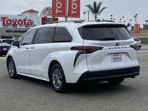 Pearl 2026 Toyota Sienna XLE