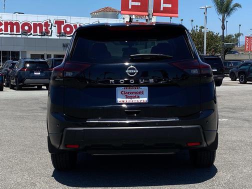 Super Black 2025 Nissan Rogue SV