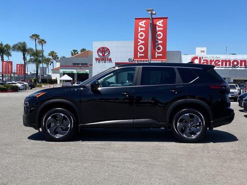 Super Black 2025 Nissan Rogue SV