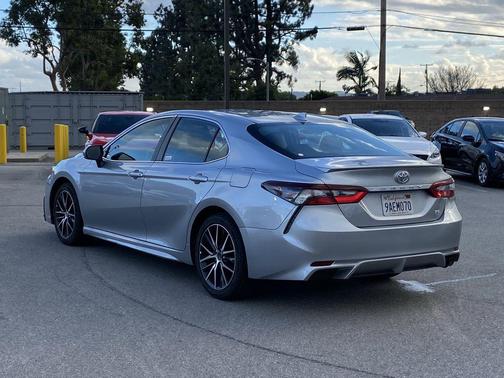 2022 Toyota Camry SE
