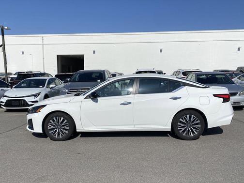 Glacier White 2025 Nissan Altima 2.5 SV