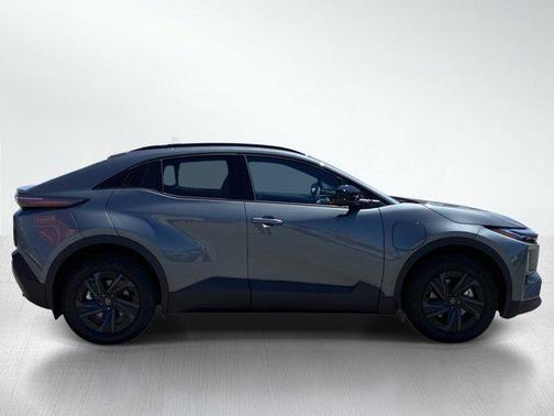 Overcast 2026 Toyota C-HR SE