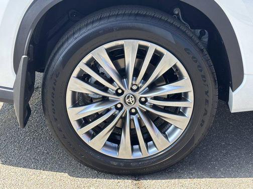 2025 Toyota Highlander Platinum