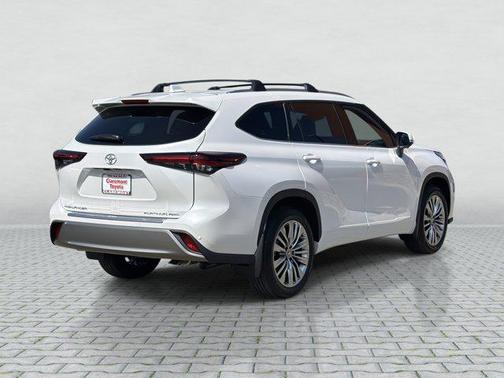 2025 Toyota Highlander Platinum