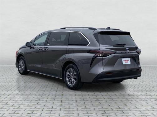 2024 Toyota Sienna LE