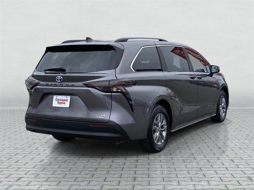 2024 Toyota Sienna LE