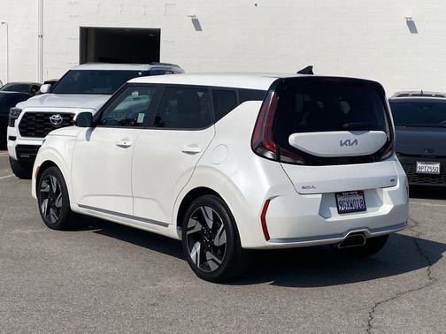 Snow White Pearl 2023 Kia Soul GT-Line