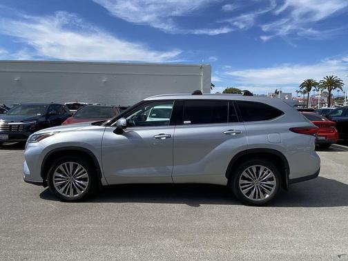 2023 Toyota Highlander Platinum