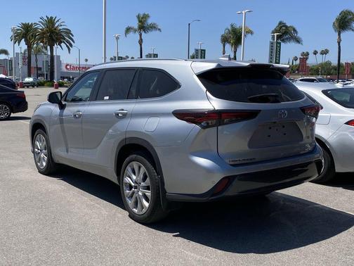 Celestial Silver Metallic 2024 Toyota Highlander Limited
