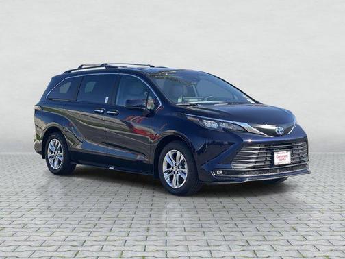2025 Toyota Sienna XLE