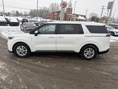 2024 Kia Carnival LX