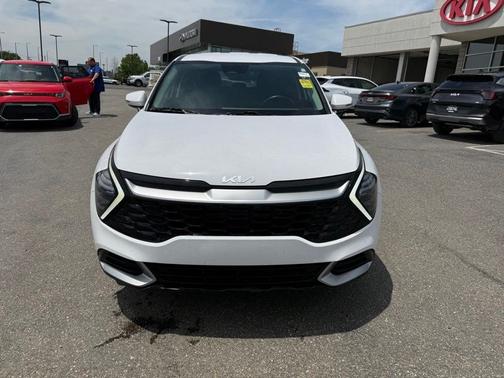 White Pearl 2024 Kia Sportage EX