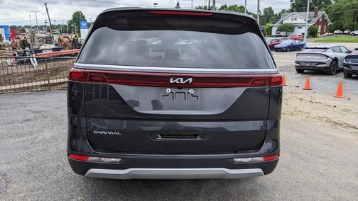 2024 Kia Carnival LX