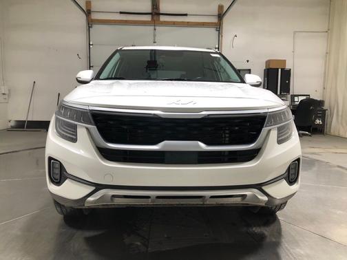 Snow White Pearl 2022 Kia Seltos SX
