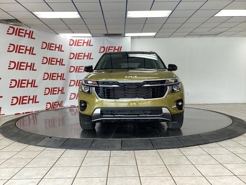 Green 2024 Kia Seltos S
