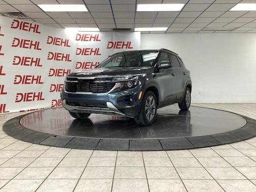 Gray 2024 Kia Seltos S