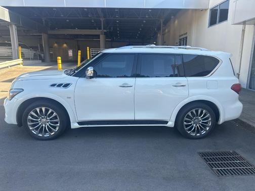 White 2016 INFINITI QX80 Base