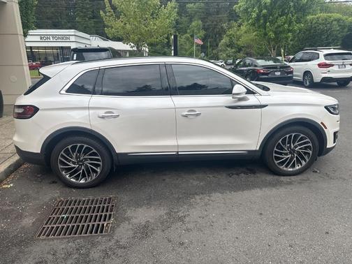 White Platinum Clearcoat Metallic 2019 Lincoln Nautilus Reserve