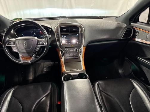 White Platinum Clearcoat Metallic 2019 Lincoln Nautilus Reserve